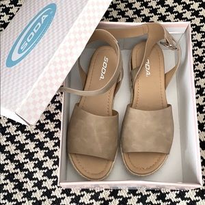 Brown platform sandals🤍